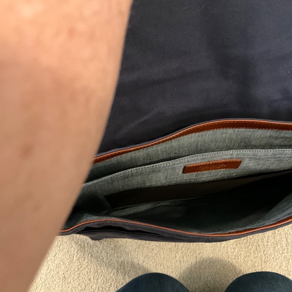 Jos A Bank steer messenger bag profile laptop - Picture 5 of 11